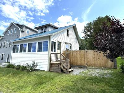 882 East Lakeshore Drive
