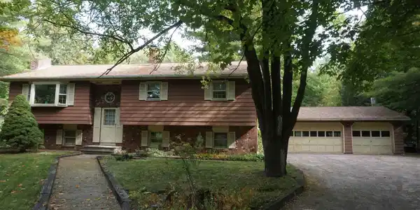 581 Shore Acres