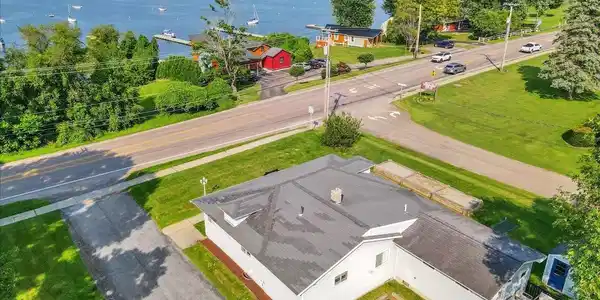 105 West Lakeshore Drive