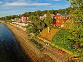 825 East Lakeshore