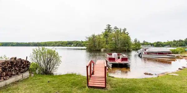 128 Lakeshore Drive