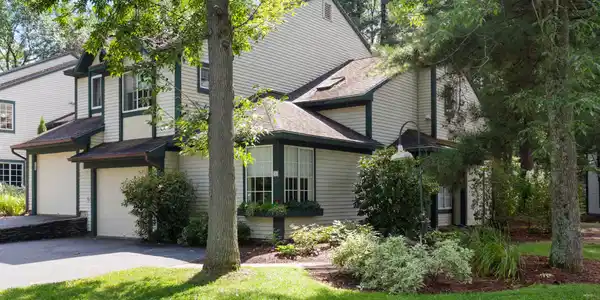 36 Lake Forest
