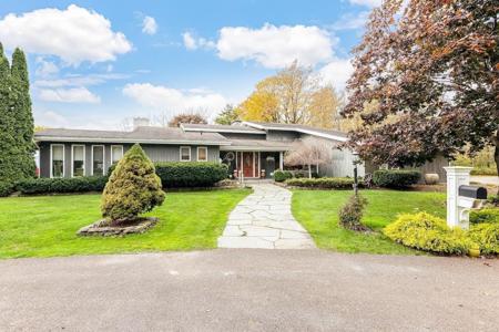 640 Converse Bay