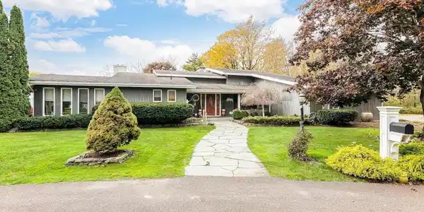 640 Converse Bay