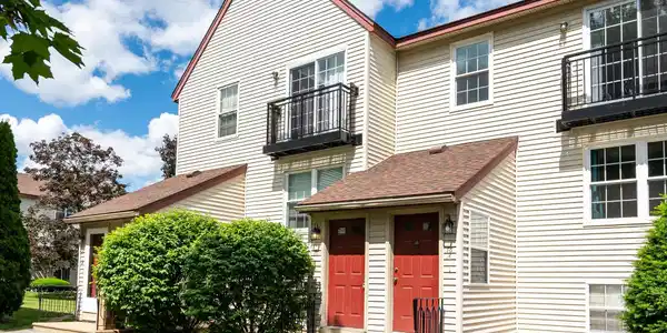 76 East Ridge