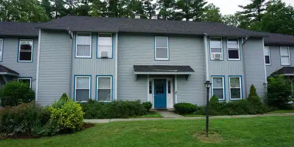 163 Ledgewood