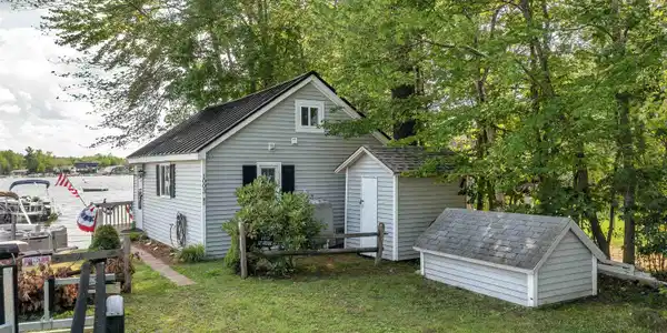 1003 Laconia