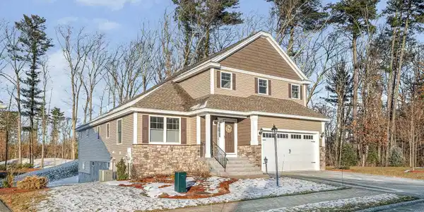 25 Renaissance Circle