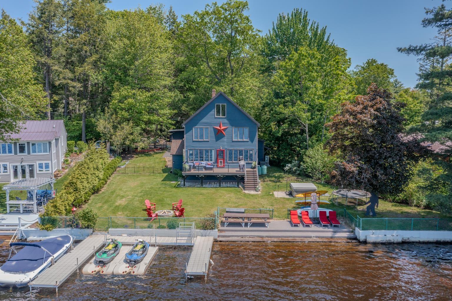 Image 0: Exclusive Lakefront Location!