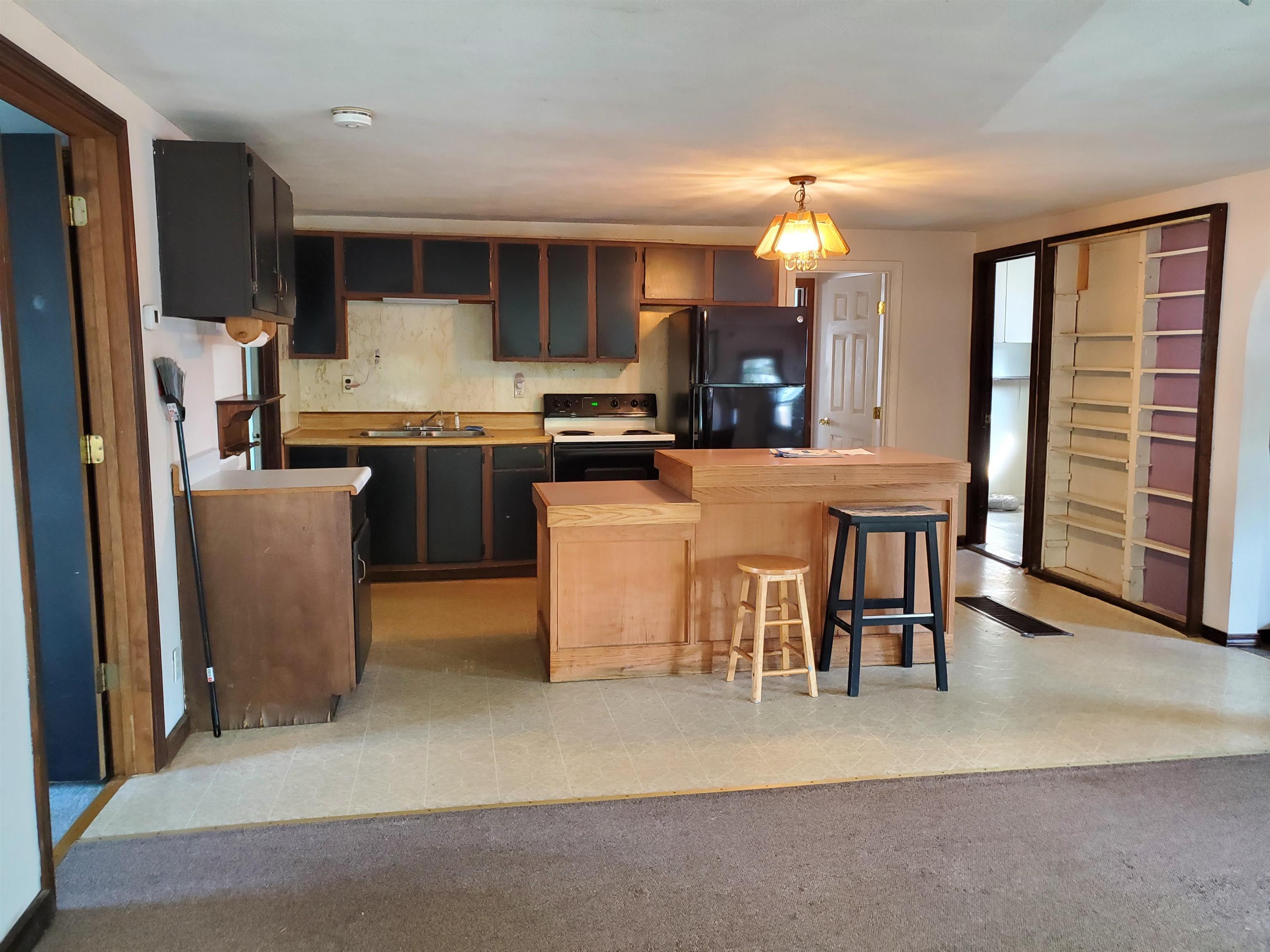Image 4: Kitchen