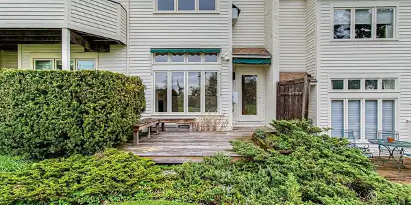 Image 3: Back deck