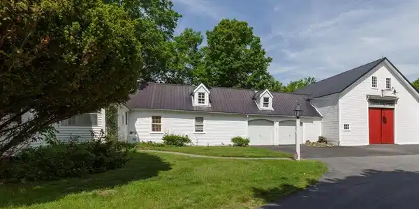 Image 3: Attached Barn and Garage Image 3: Attached Barn and Garage