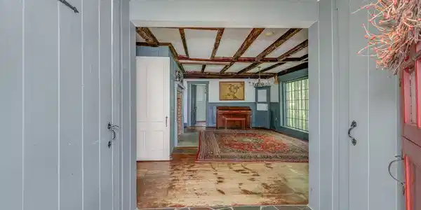 Image 4: Entry to Dining Room Image 4: Entry to Dining Room