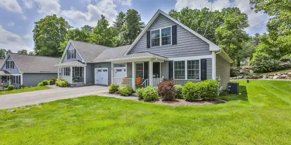 8 Cedar Way