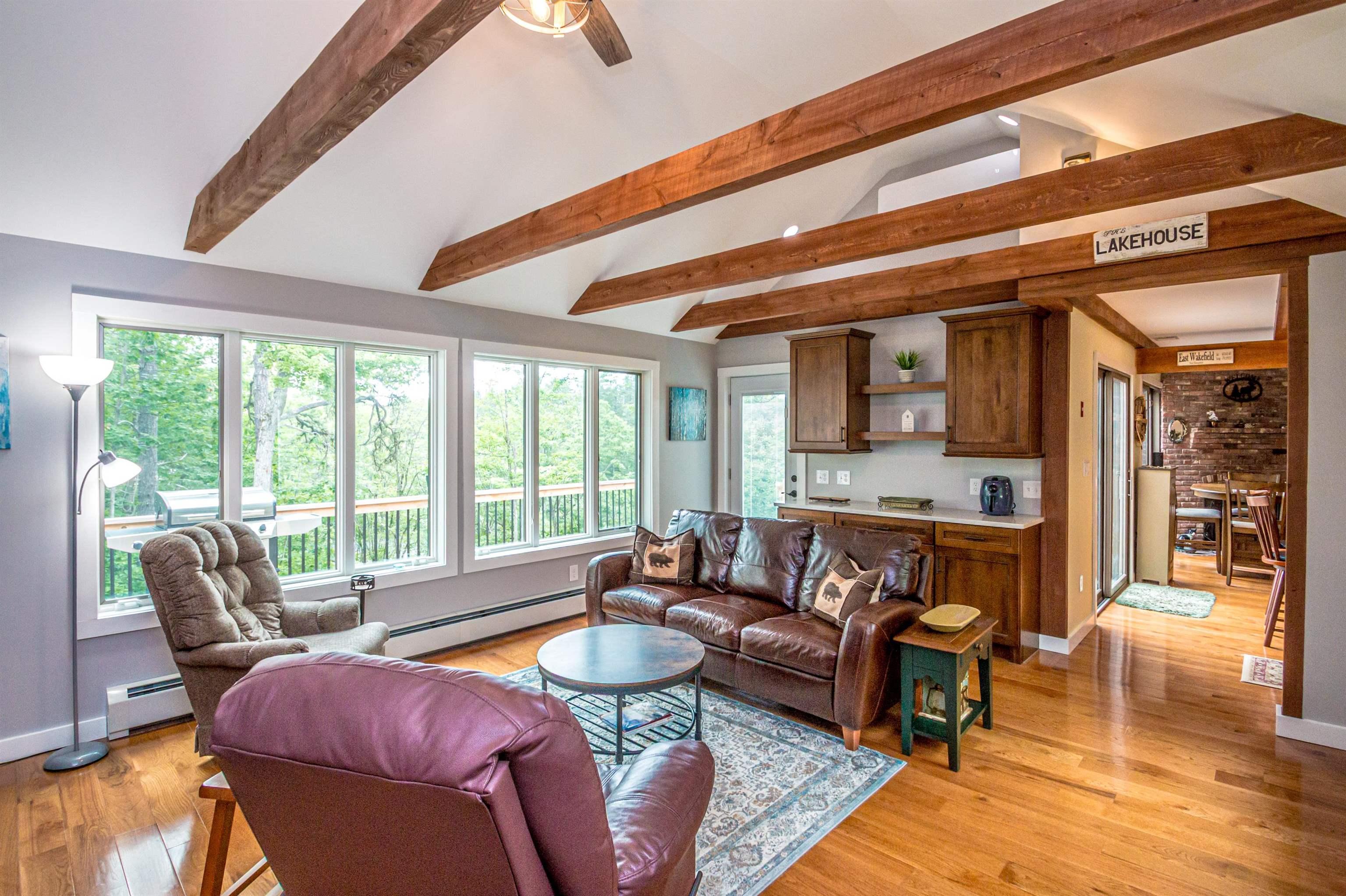 Image 2: Living spaces with Views!