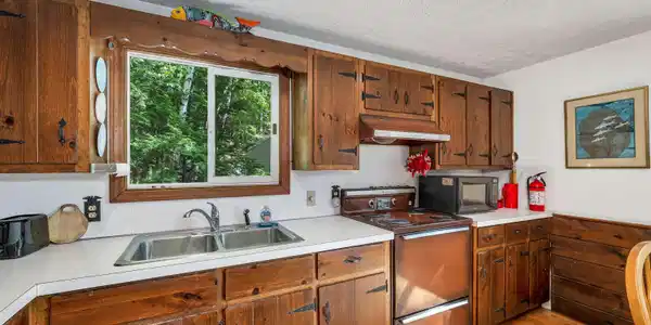 Image 3: Large Kitchen in Open Concept Interior Image 3: Large Kitchen in Open Concept Interior