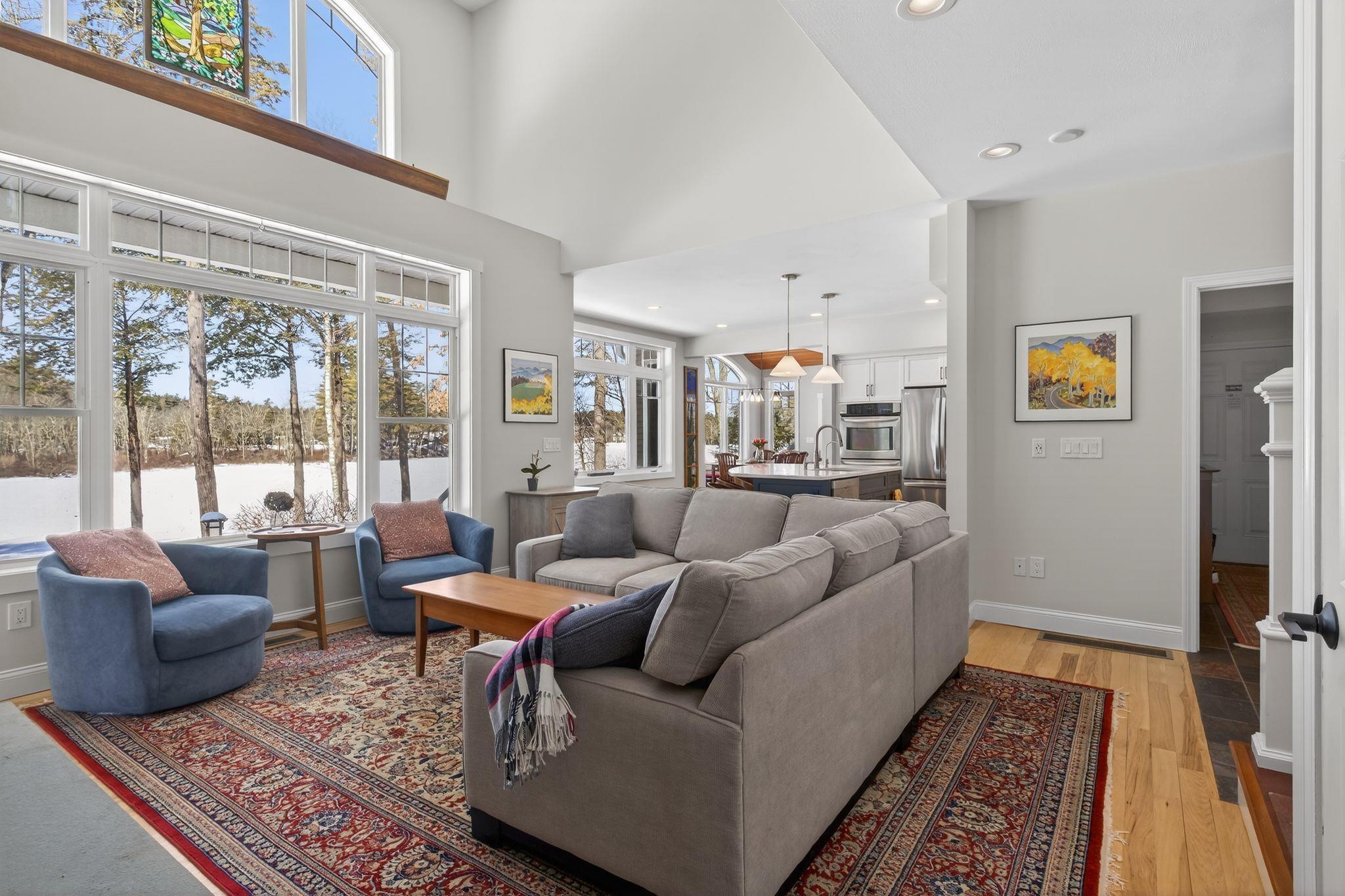 Image 3: Lake views everywhere!