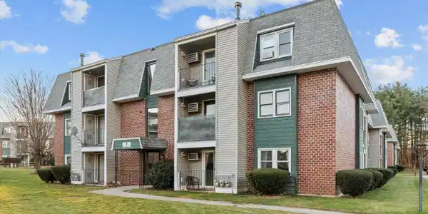 4 Knights Bridge Drive