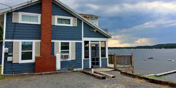 727 East Lakeshore