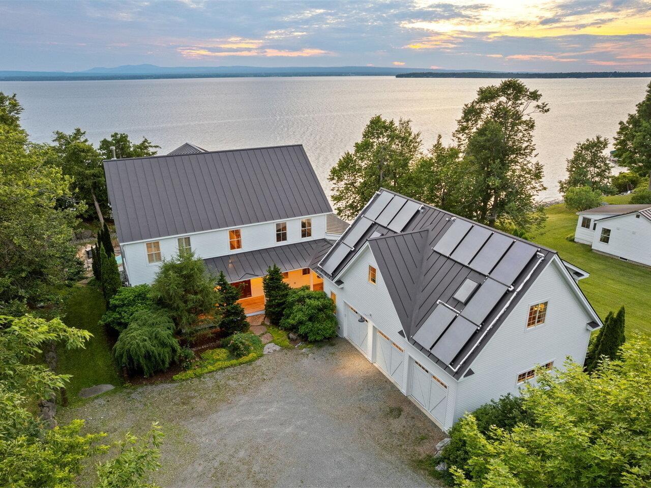 Image 1: Over 8,000 SqFt/4-Car Garage