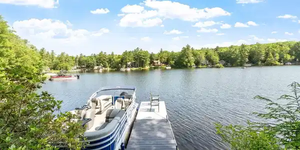 32 Beach Head Road