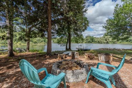 18 Lakeview Drive