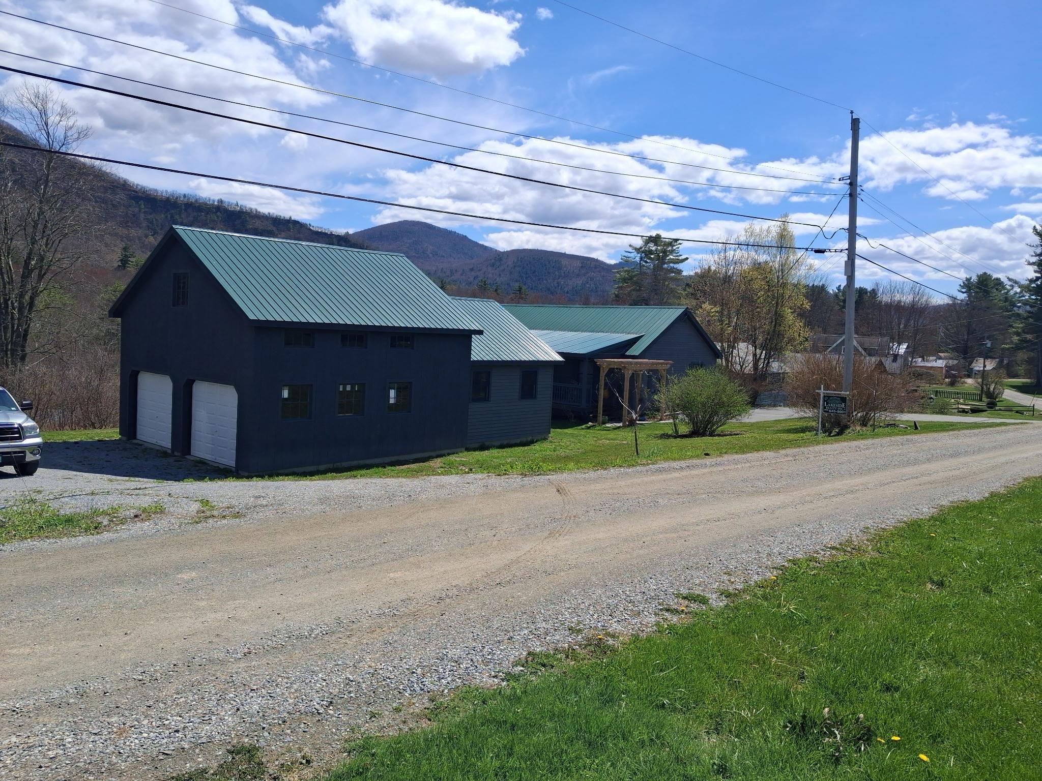 Image 1: YEAR ROUND WITH HUGE GARAGE Image 1: YEAR ROUND WITH HUGE GARAGE