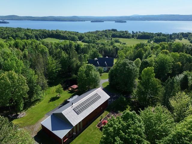 Image 4: Huge garage, solar power, gardens & views Image 4: Huge garage, solar power, gardens & views