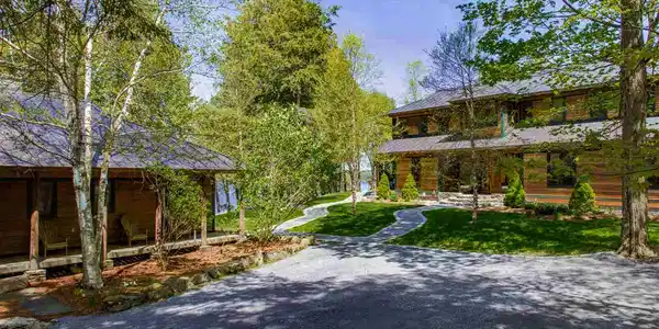 200 Deer Point