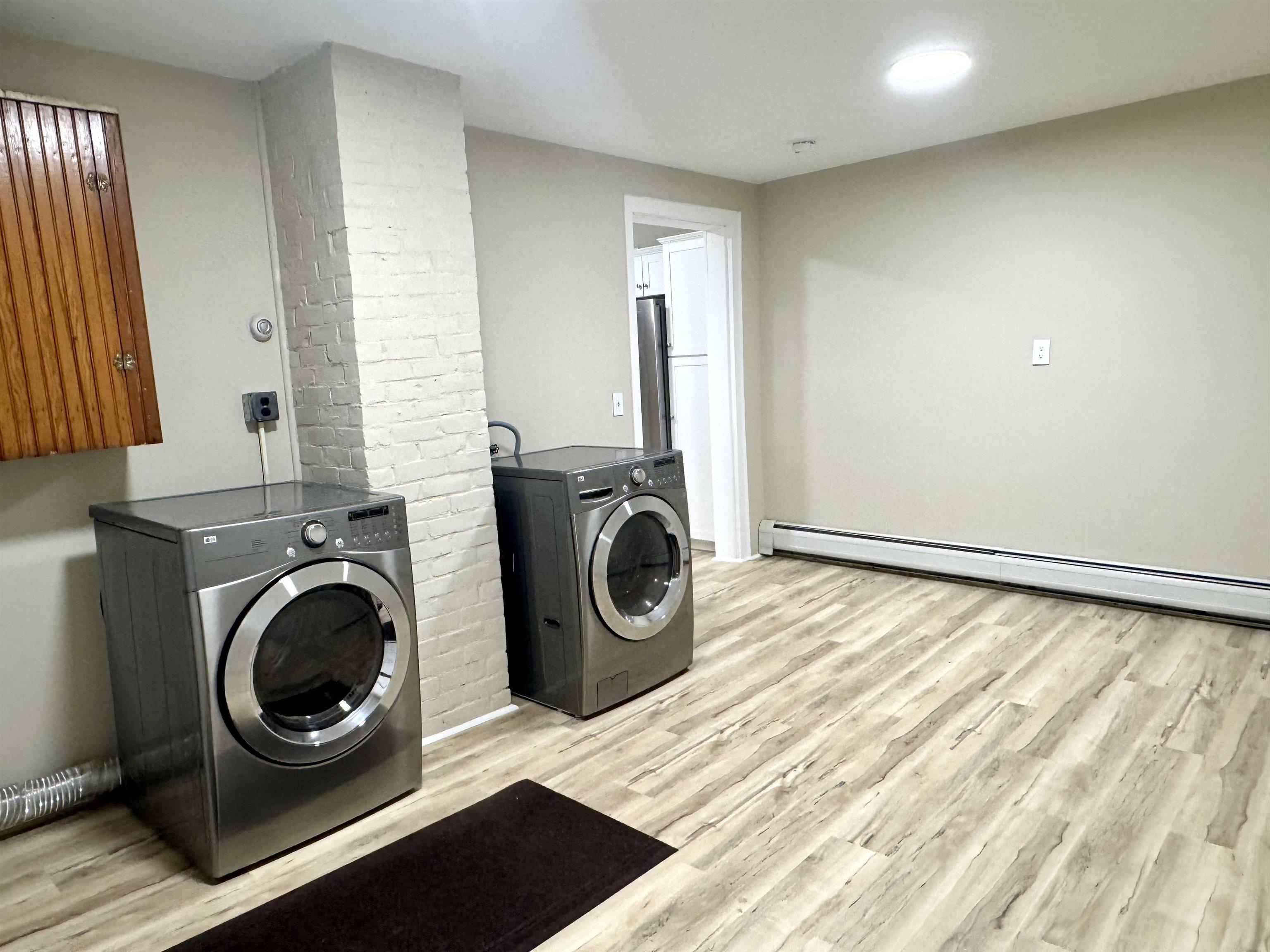 Image 4: Walk-In/Laundry Area
