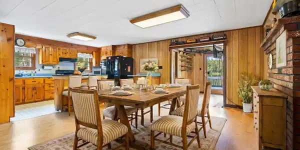 60 Acorn Point