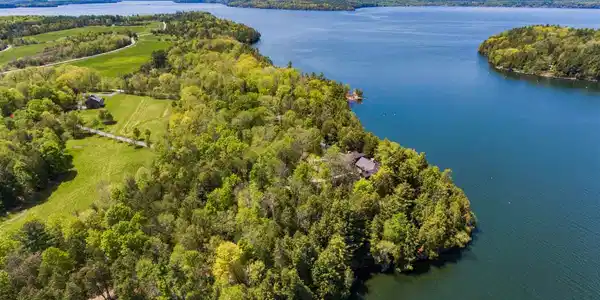 222 Deer Point