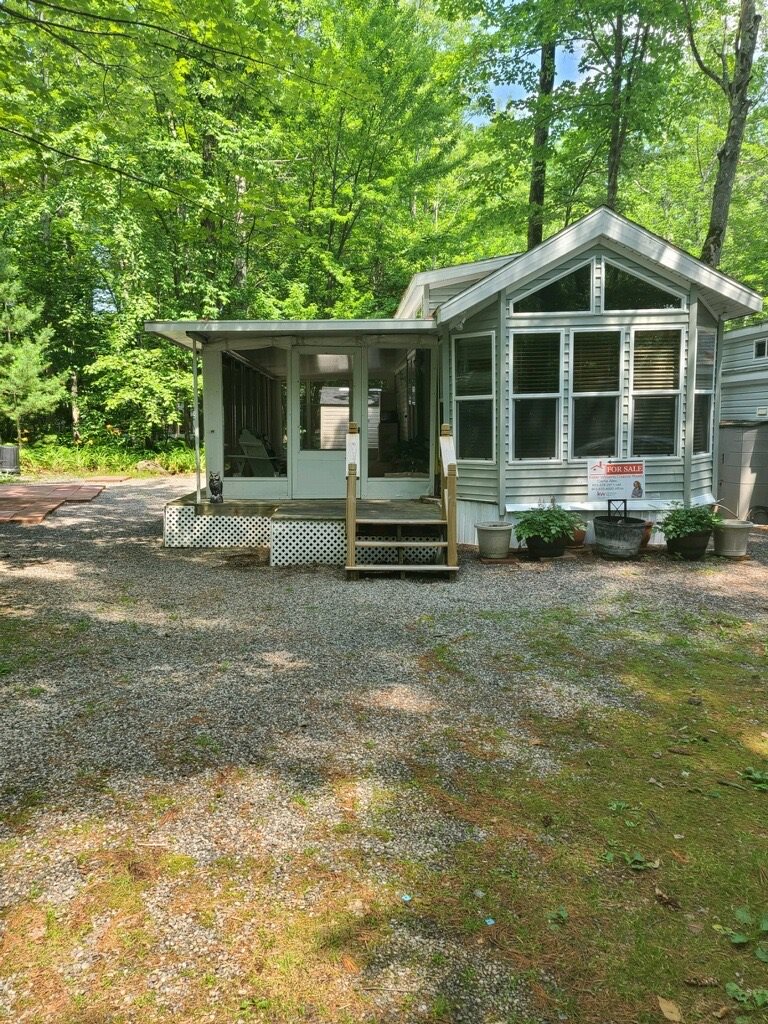 96 Hillard, Laconia, NH lhrmls00743457