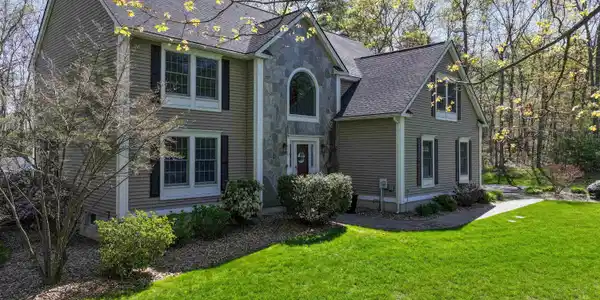 27 Squire Armour Road