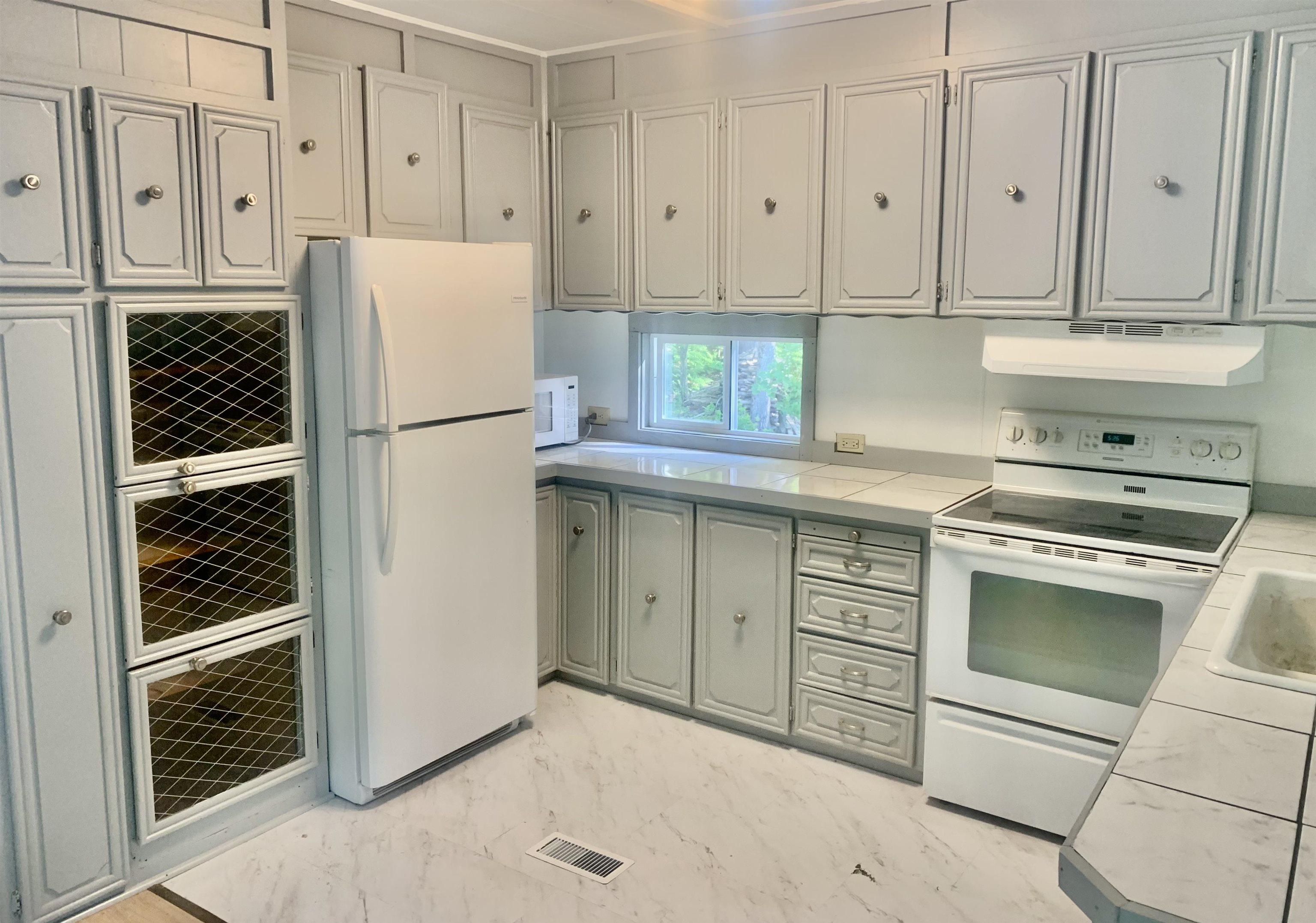 Image 4: Newly Renovated Kitchen Image 4: Newly Renovated Kitchen