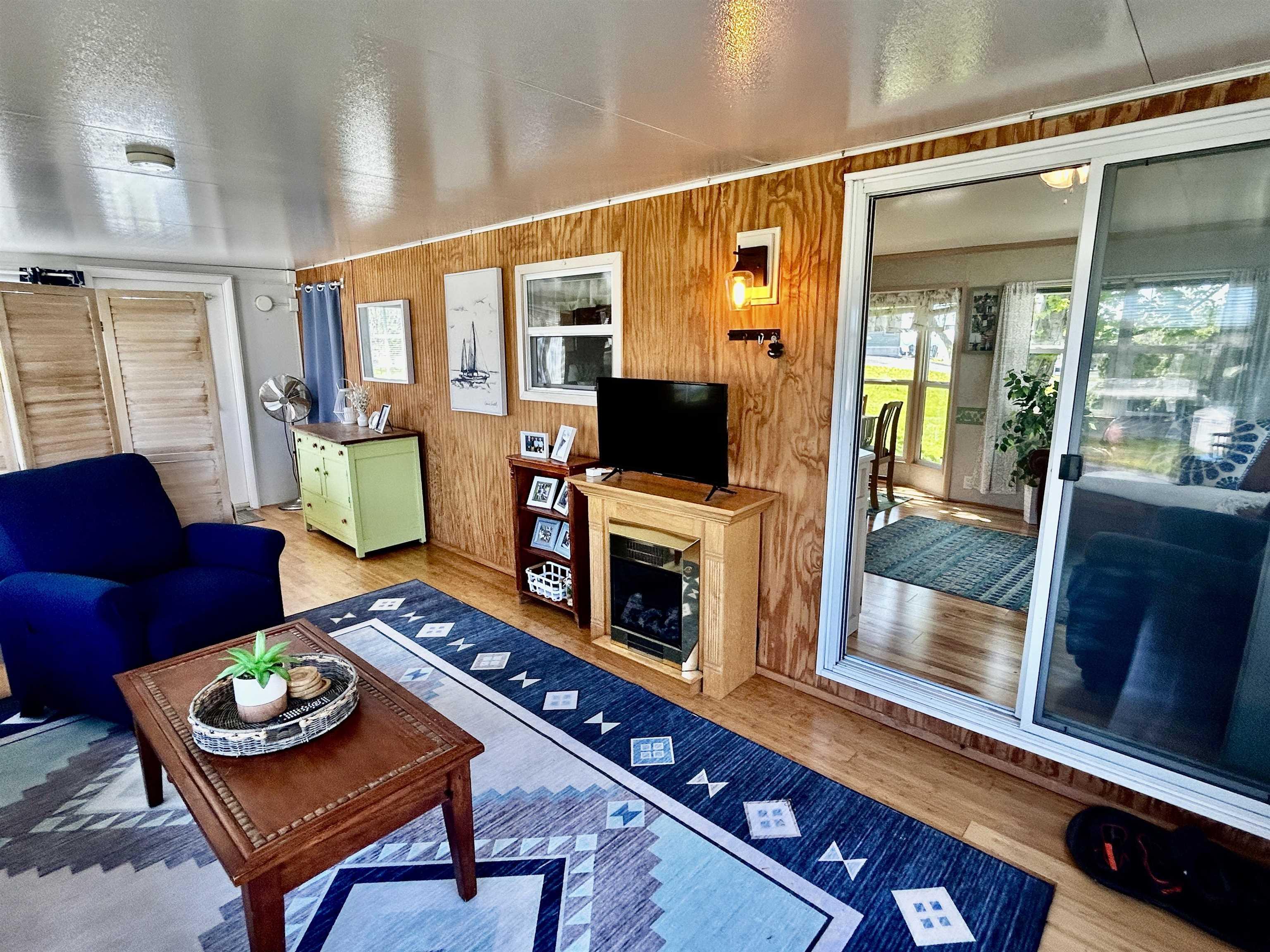 Image 4: Spacious Open Floor Plan Image 4: Spacious Open Floor Plan