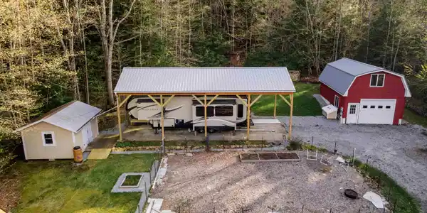 558 Lower Bay Road