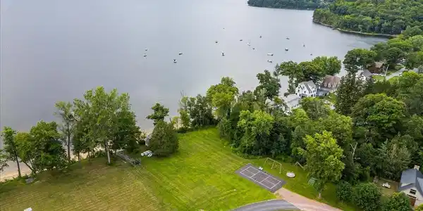 1302 West Lakeshore Drive