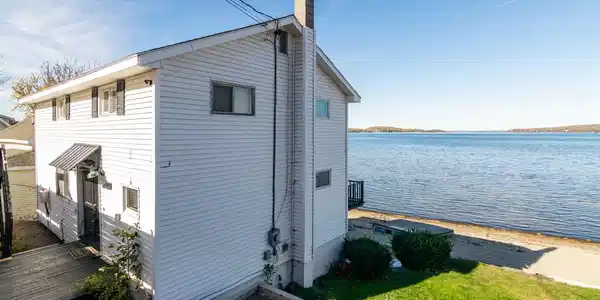 1111 E Lakeshore