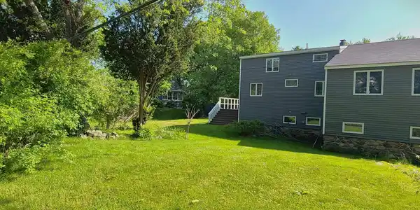 Image 2: Good size yard for entertaining or relaxing Image 2: Good size yard for entertaining or relaxing