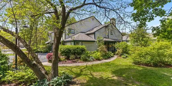 25 Lake Forest Drive