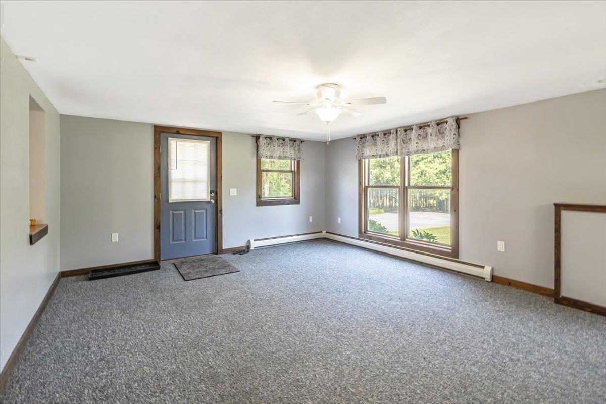 Image 3: Floor 1- Living room