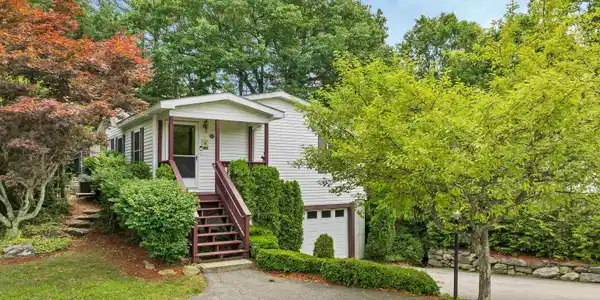 25 Magnolia Lane