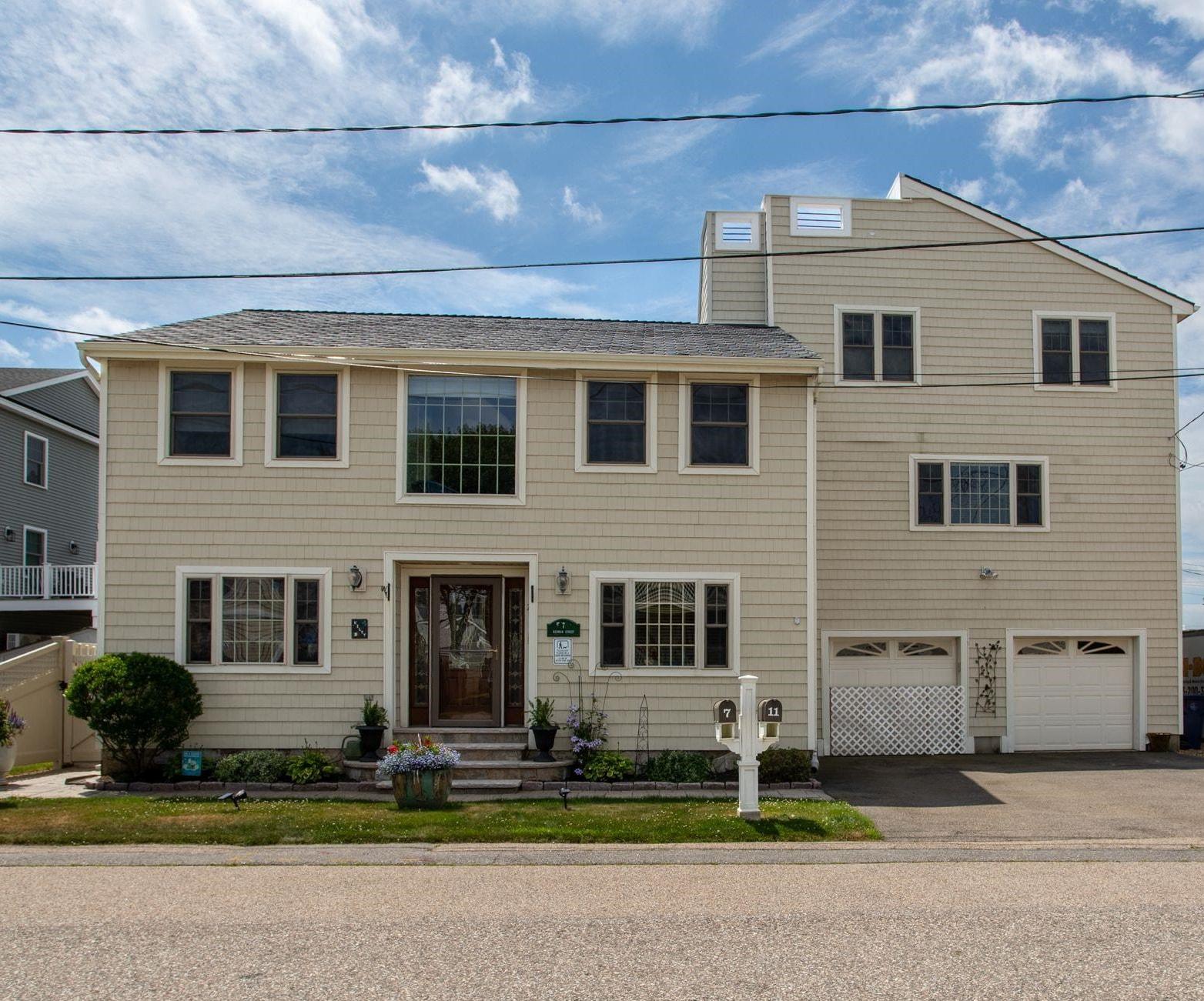 Image 3: A 4 bedroom residence