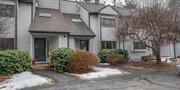 11 Pondview Drive