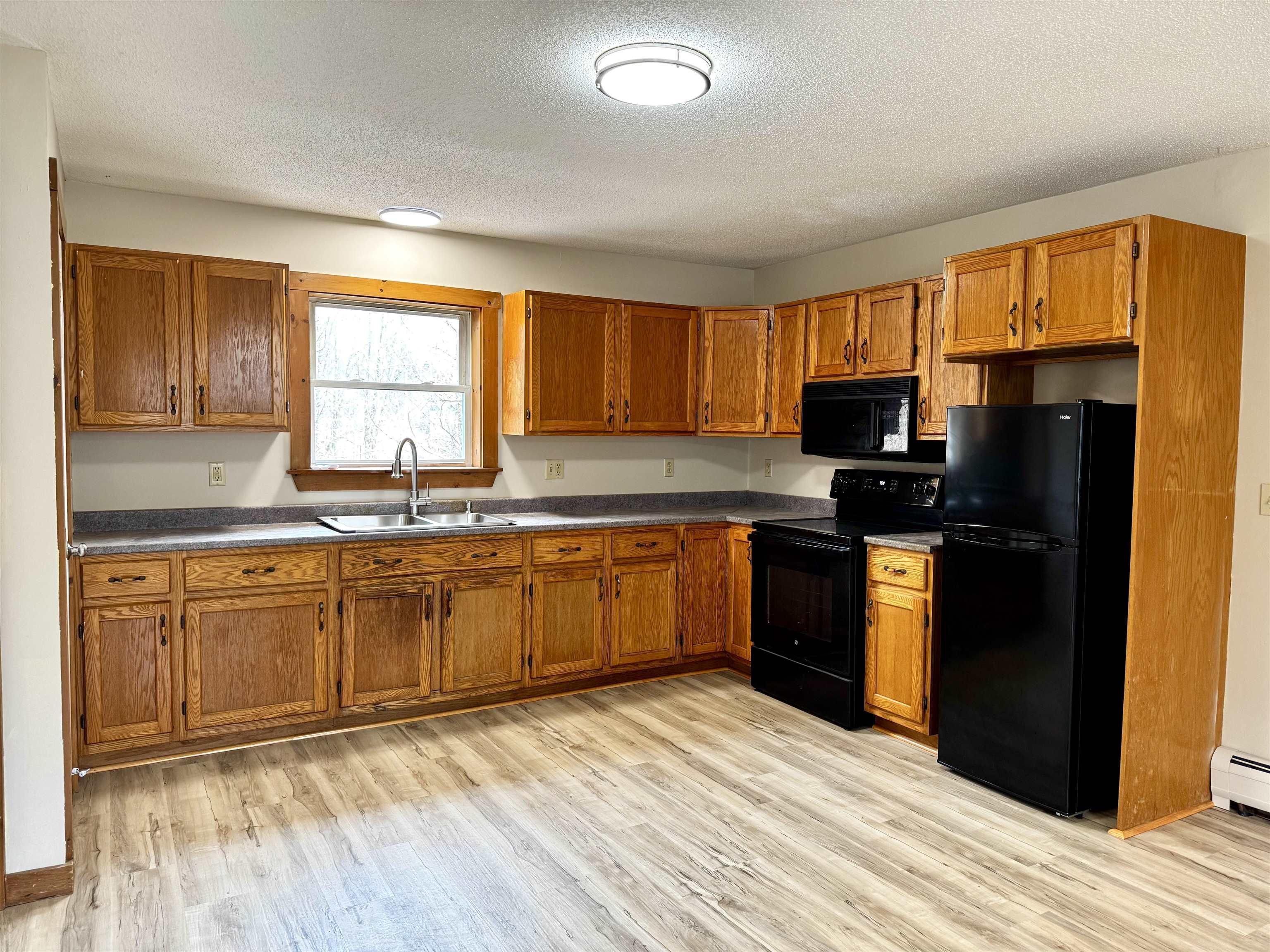 Image 2: Kitchen