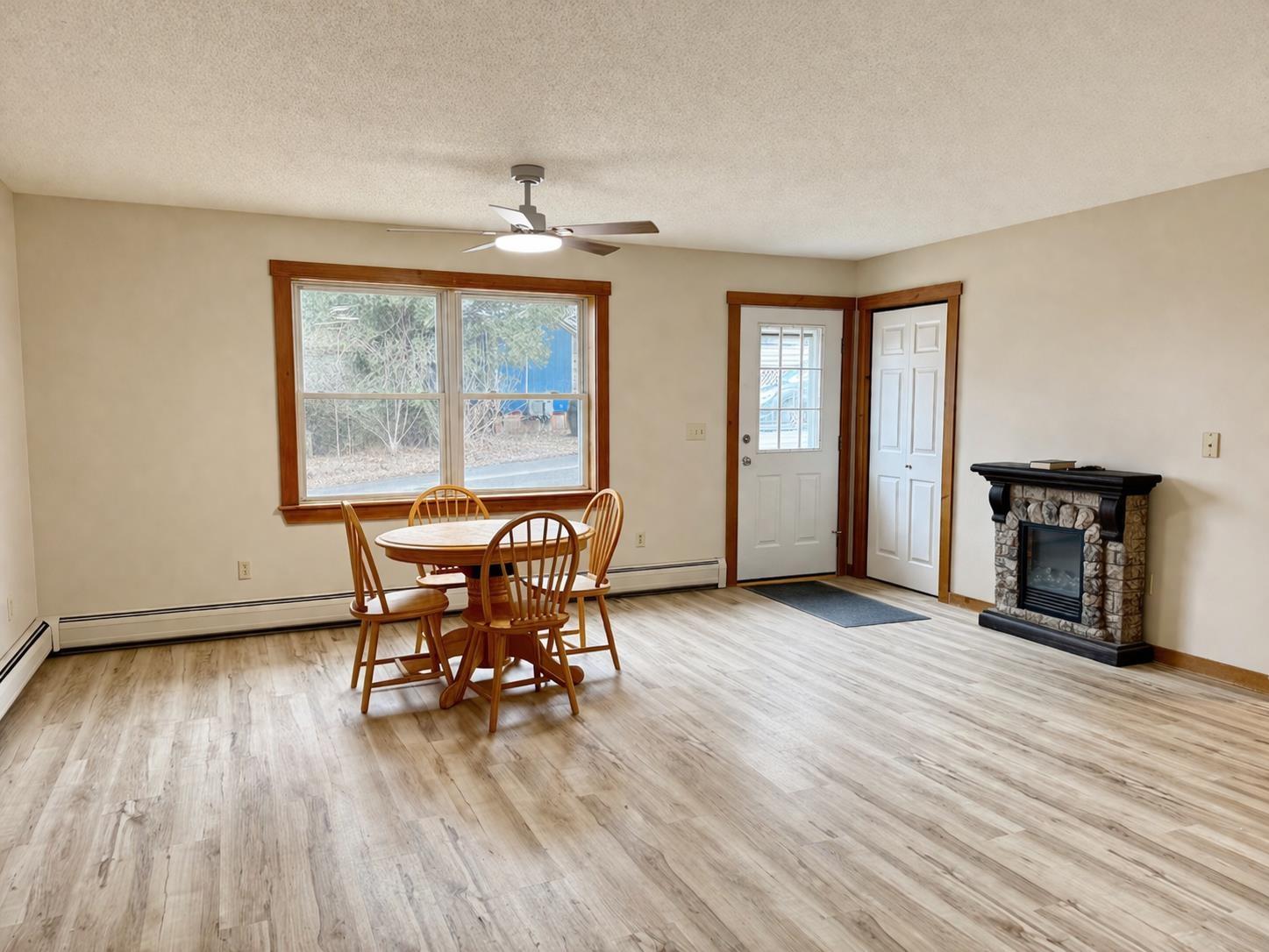 Image 3: Dining Area
