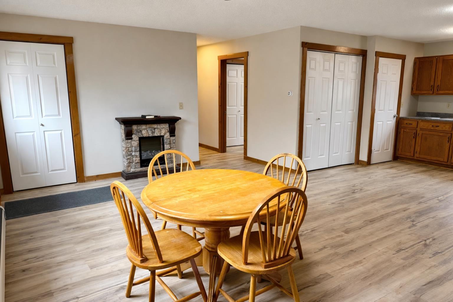 Image 4: Dining Area