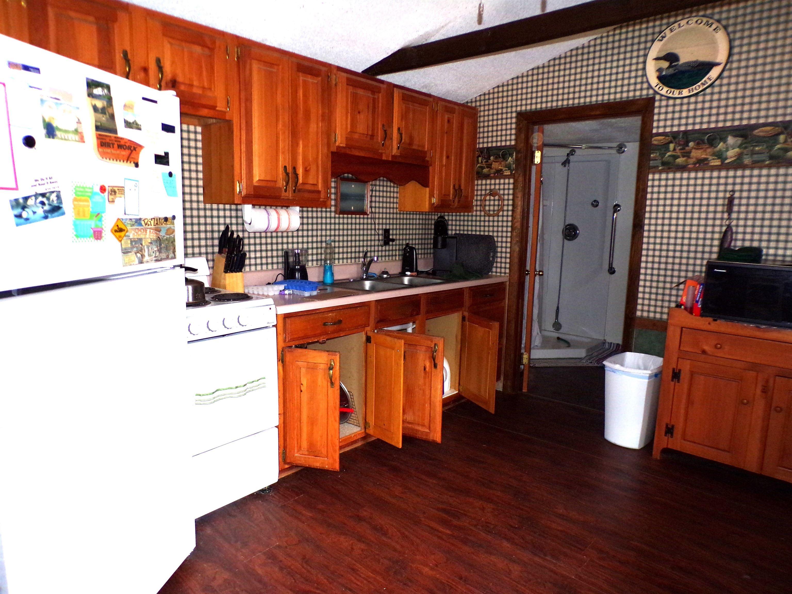 Image 3: Kitchen