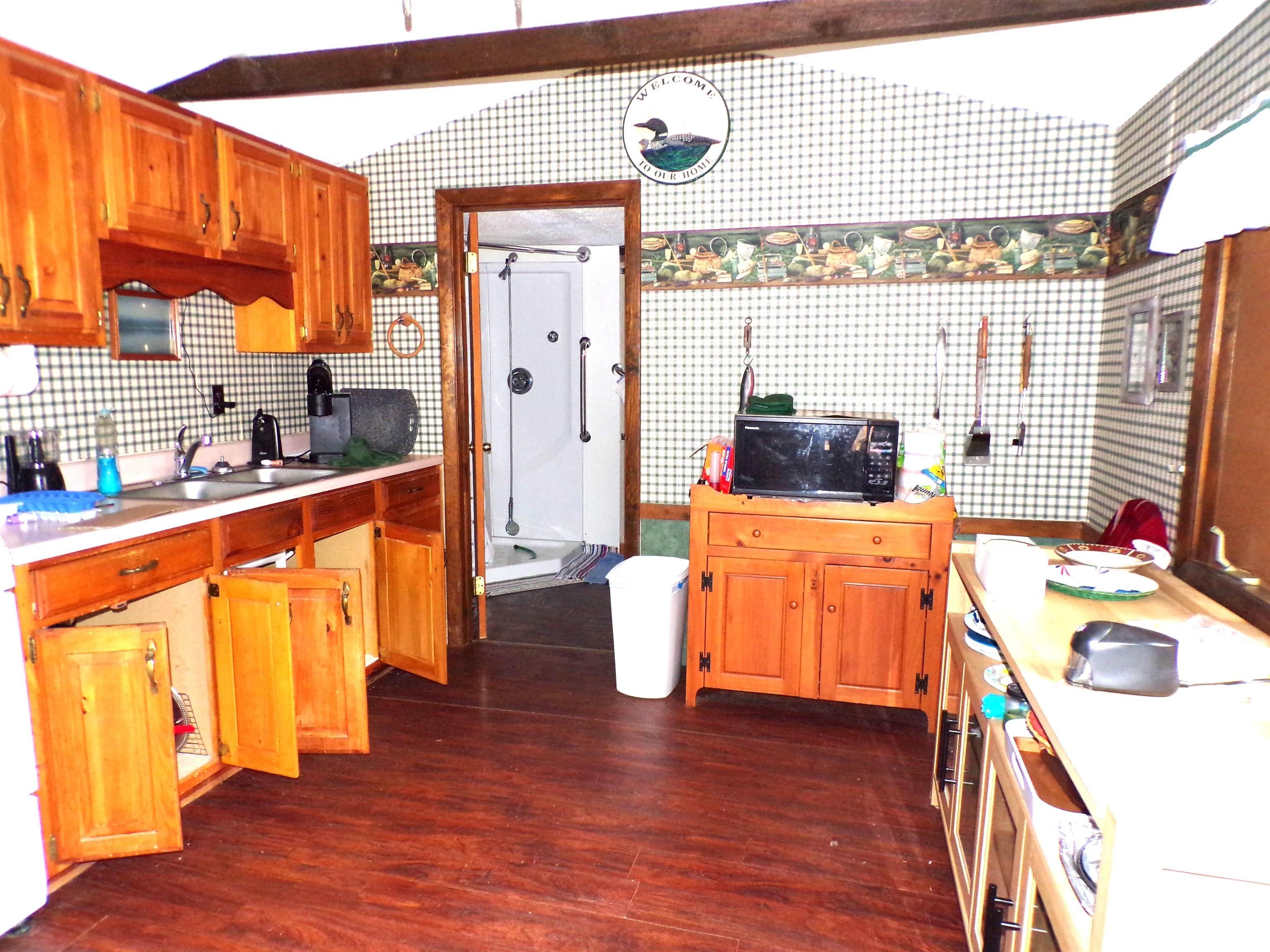 Image 4: Kitchen